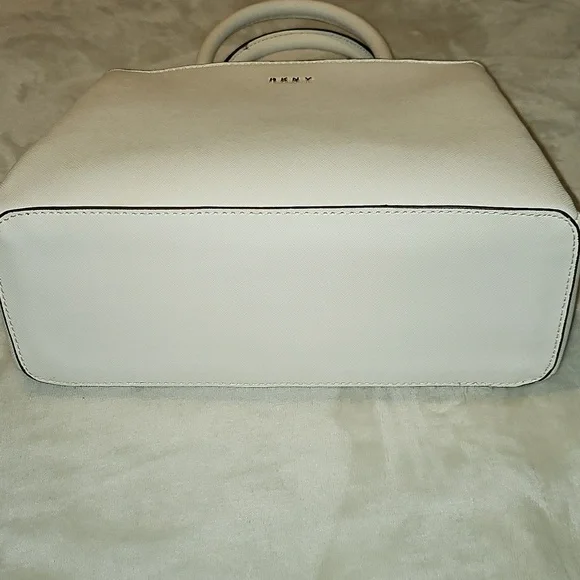 DKNY Handbag EUC - Picture 13 of 16